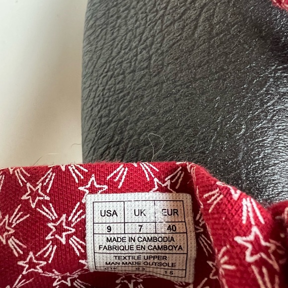 Sanuk Red & White Star Patterned Sandals Size 9 - Picture 4 of 4